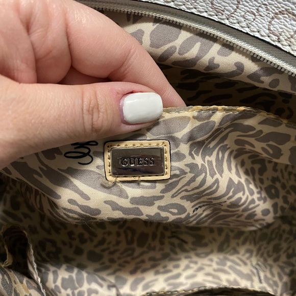 Guess purse. Some wear and tear - Picture 4 of 4